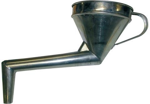 Metattragt i metal med bøjet tud og si