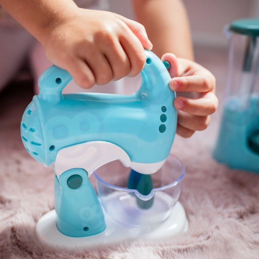 Realistisk mixer med skål til små bagere
