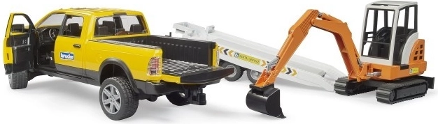 Terrængående RAM pick-up med åbnende døre