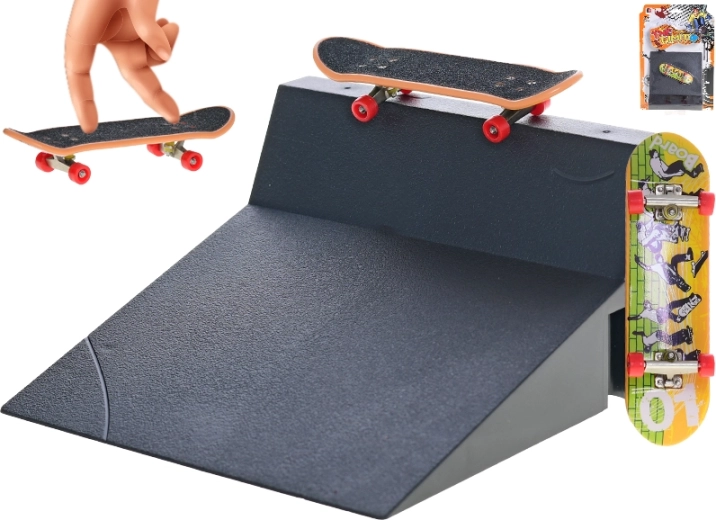 Mini-skateboard i metal med rampe 9,5 cm