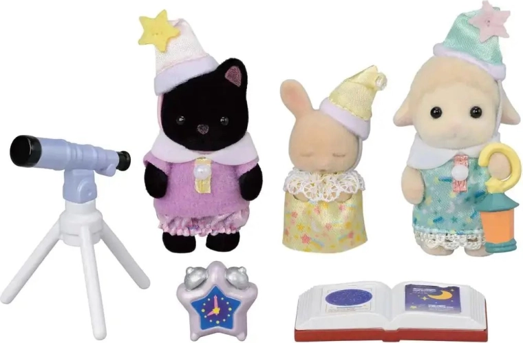 Tre søde babyer i pyjamaser
