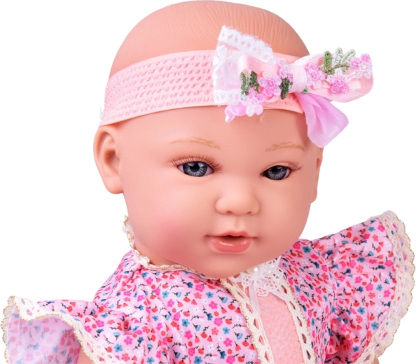 Elegant lilafarvet kjole med blonde