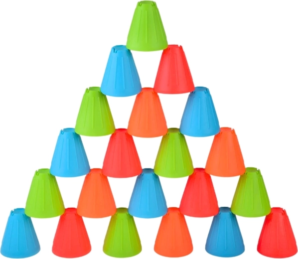 Stabelbare trekantede kopper