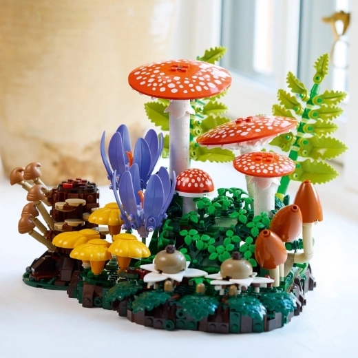 Skovdiorama fyldt med detaljer
