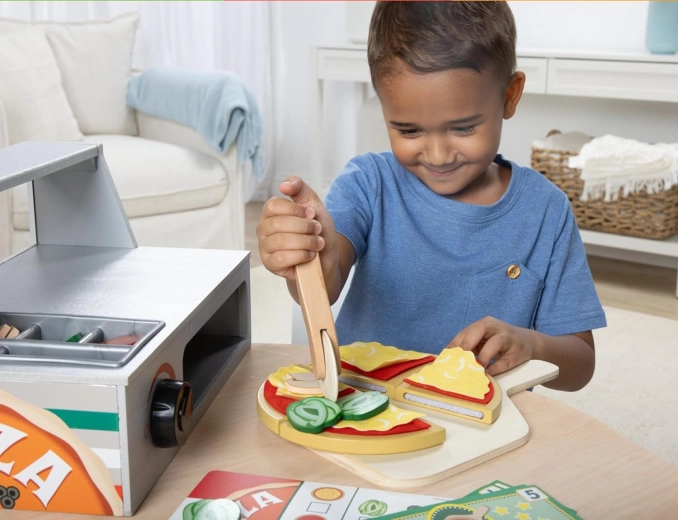 Sammensæt din egen pizza af ingredienser med velcro