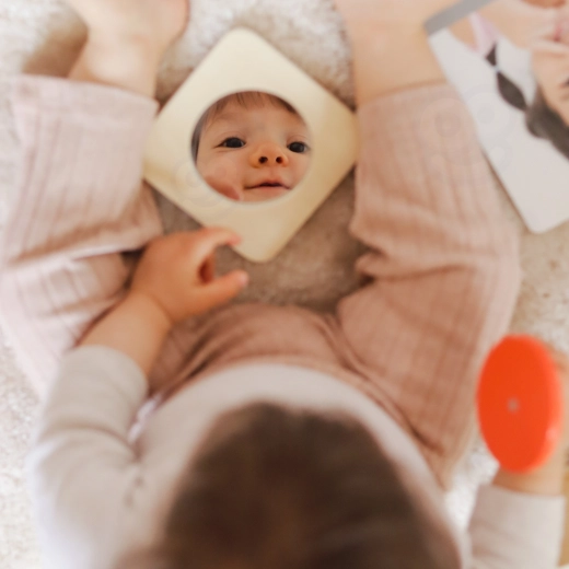 Sikkert spejl til den første selvopdagelse