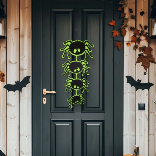 Hængende Halloween-dekoration – edderkop i filt