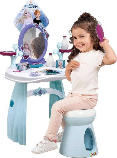 Sikkert ovalt spejl og behagelig skammel