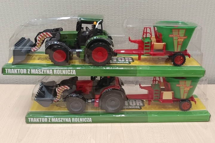 Traktor med landbrugsredskab