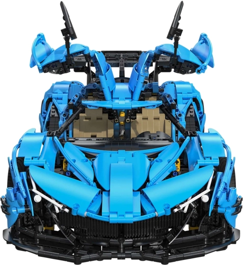 Detaljeret interiør og sporty look