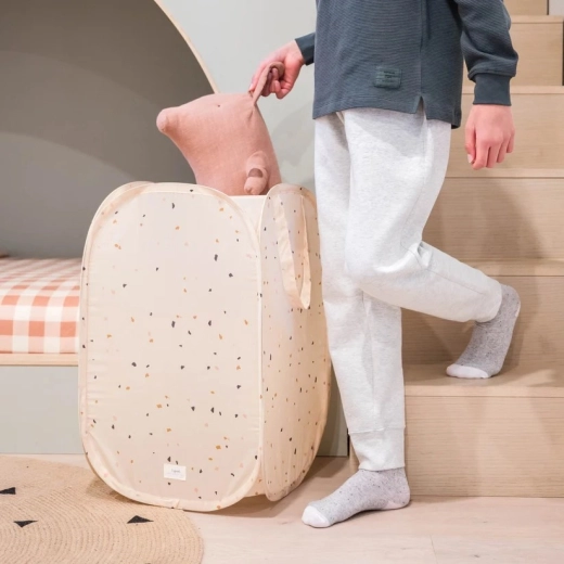 Slidstærkt vandtæt materiale af genanvendt polyester