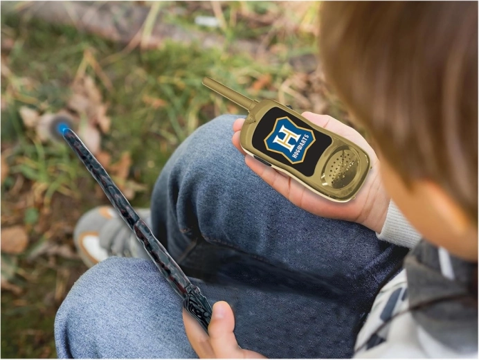 Tale på afstand med børne-walkie-talkier
