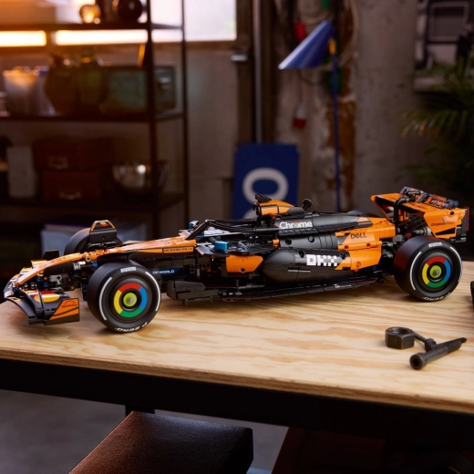 Fungerende DRS og blotlagt V6-motor