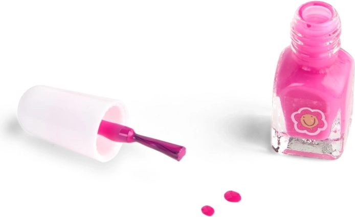 Farverige negle på et øjeblik