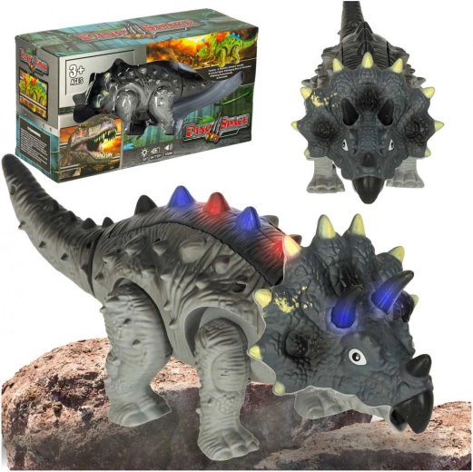 Interaktiv triceratops-dinosaur på batterier med lyde og lys