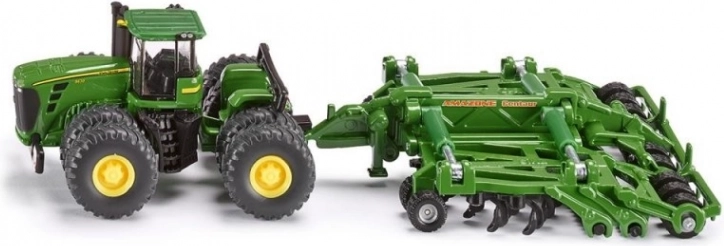 Traktor John Deere og sæt til pløjning