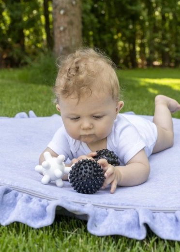 Kontrastfuldt sort-hvidt design for synsudvikling