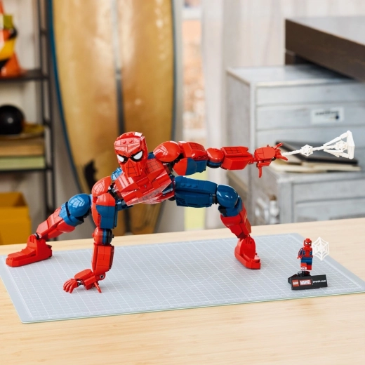 Fuldt bevægelig Spider-Man med en højde på 36 cm