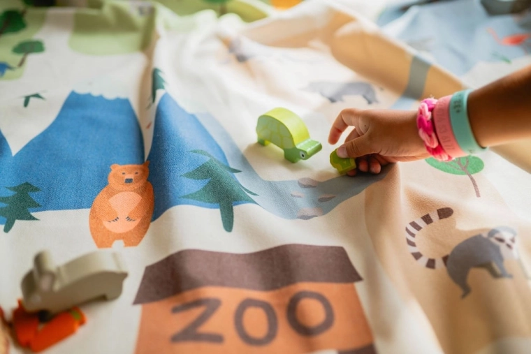 Stor legeflade med ZOO-motiv