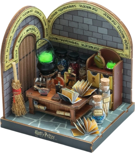 Detaljeret mini-diorama af eliksir-klasselokalet
