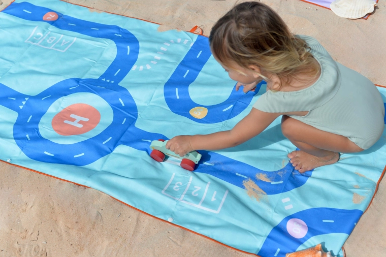 Quut børnehåndklæde og legetæppe vej M 140 × 70 cm
