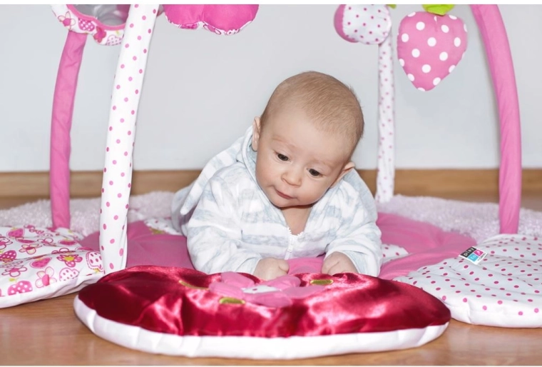 Sanse­stimulation med knitrende og teksturerede elementer