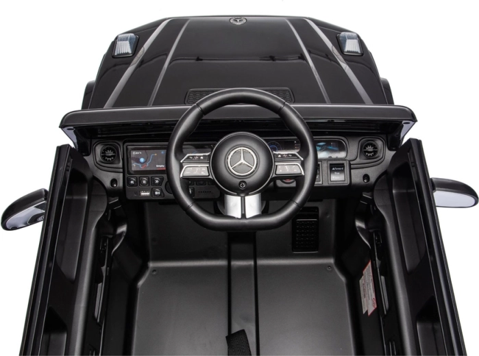 Detaljeret cockpit og Mercedes-rat