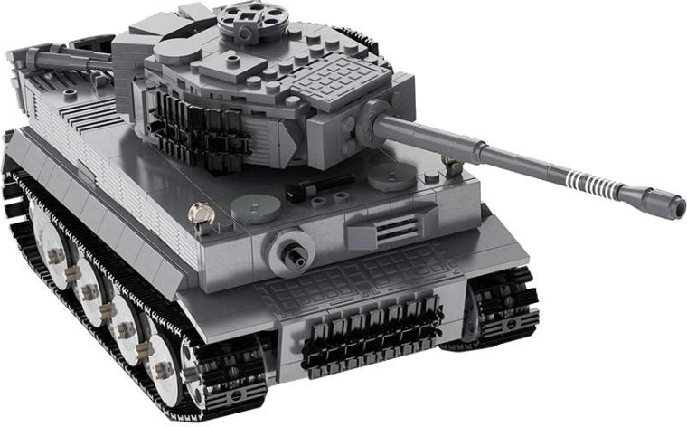 Realistisk tank med drejeligt tårn