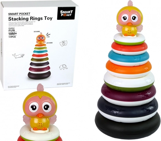 Farverig stabelpyramide med ringe og and
