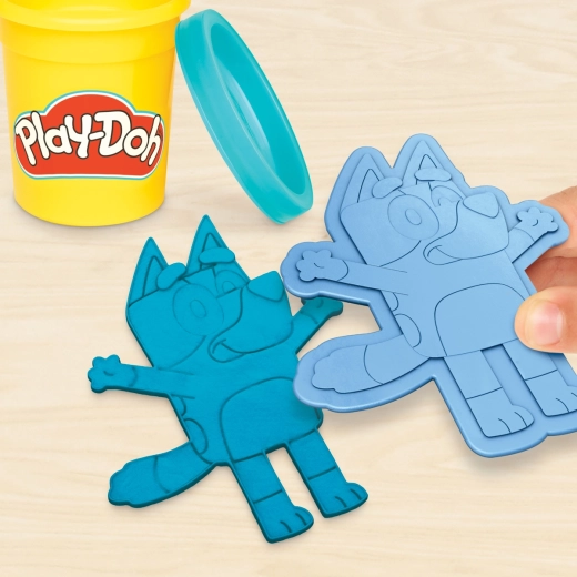 Figurerne Bluey og Bingo med et par aftryk