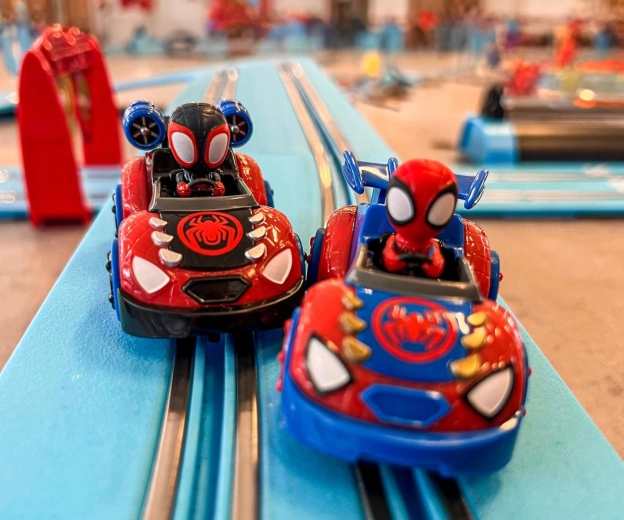 Racerbane med Marvel-helte