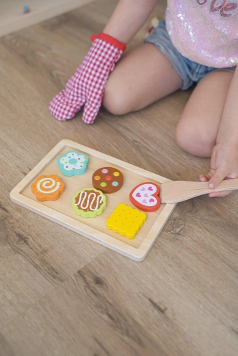 Træsæt med kiks og cookies til legekøkken