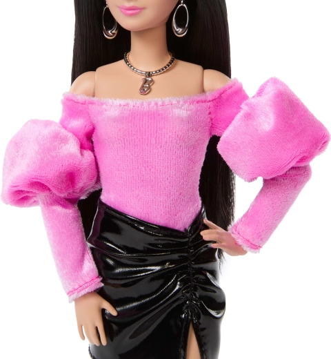 Luksuriøst pink-sort outfit