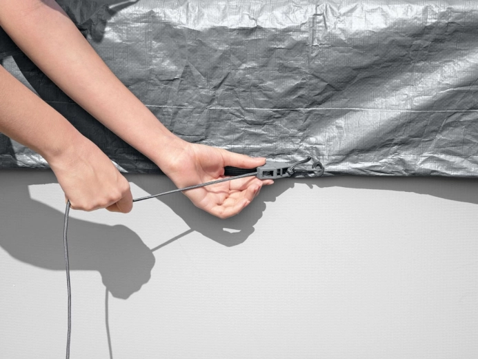 Vindresistent fastgørelse og tæt pasform