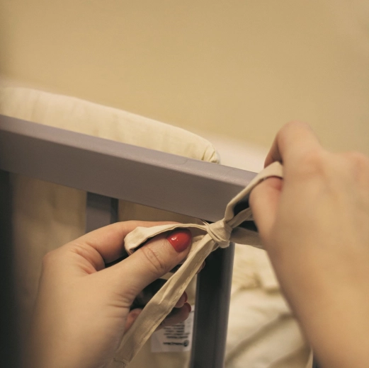 Nem og sikker fastgørelse med bånd