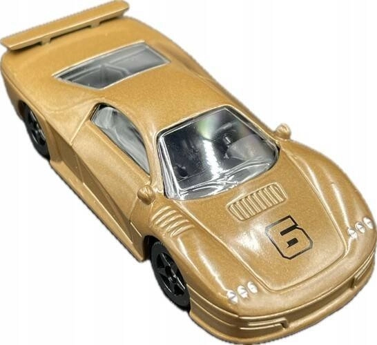 Racerdesign med markant spoiler