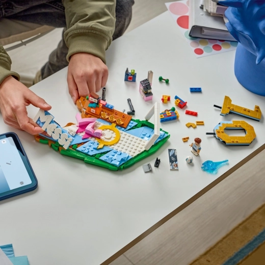Sjov bygning med digitale instruktioner i LEGO Builder