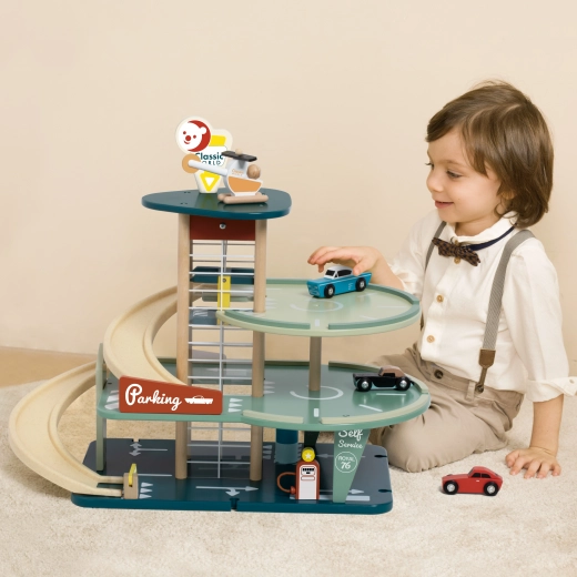 Tre etager med elevator og jævne ramper