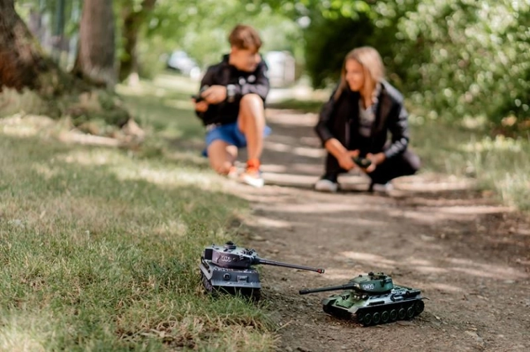 Starx fjernstyrede kampvogne med infrarød kamp 2,4 GHz – sæt med 2 stk.
