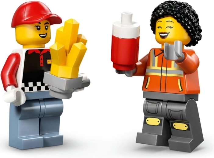 To minifigurer og tilbehør