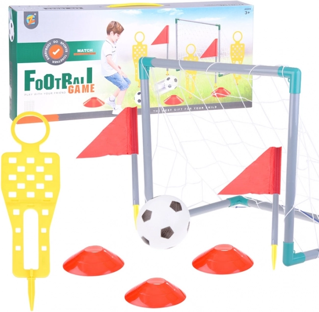 Børnefodboldmål med bold og kegler