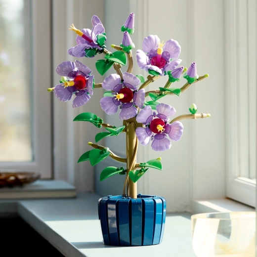 Rigt blomstrende model fuld af detaljer