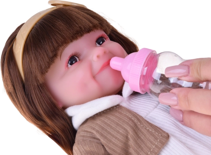 Realistisk pleje med flaske og ble