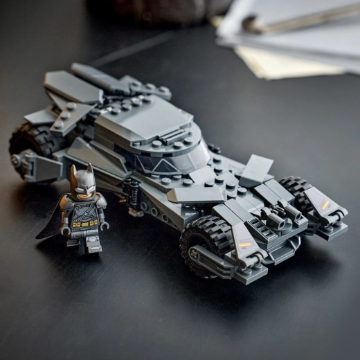 Ikonisk Batmobil-design til leg og udstilling