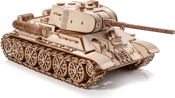 Realistisk træmodel af T-34-85-kampvognen