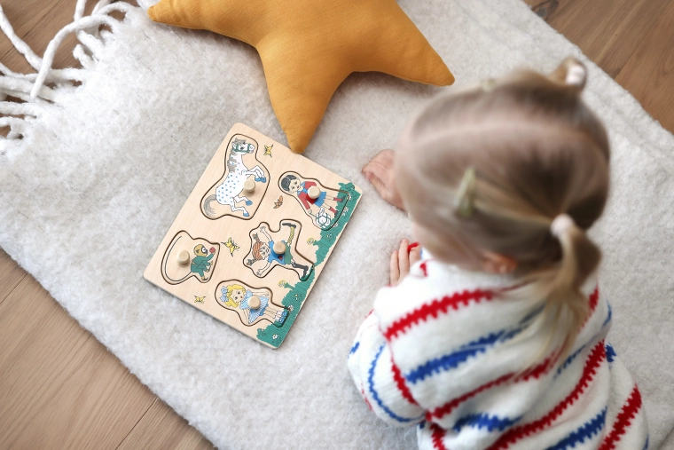Træpuslespil med Hello Kitty-motiv