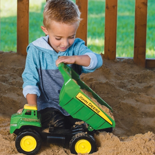Stor John Deere dumptruck til små byggere