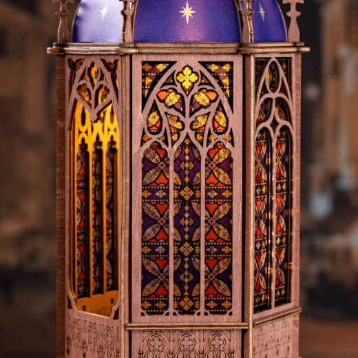 Gotisk katedral med glasmosaik-effekt