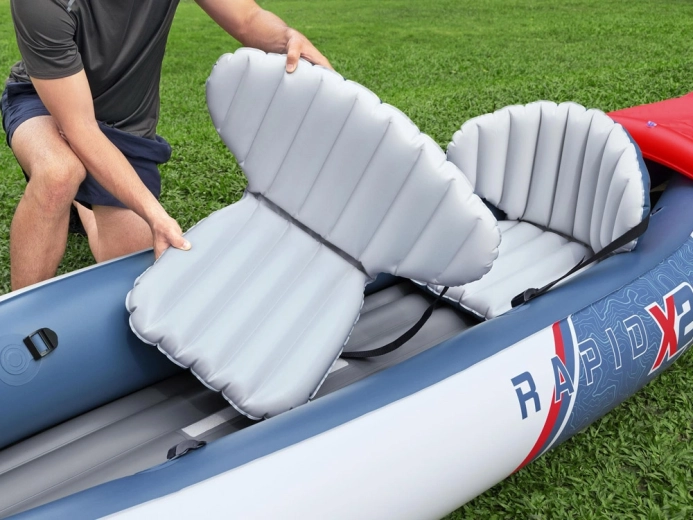 Komfortable oppustelige sæder med ryglæn