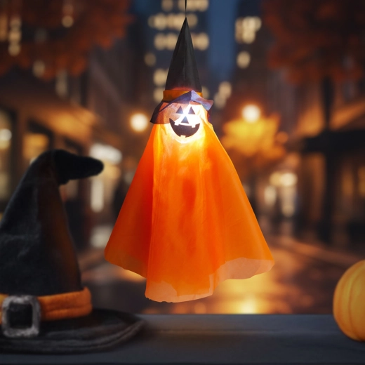 Hængende lysende Halloween-dekoration som græskar med heksehat